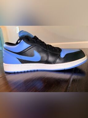 Nike Air Jordan 1 Low “Black /University Blue” 553558-041 Men’s Size 12